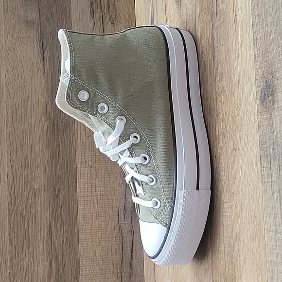 Converse High top Brand new platform in the box no lid. - Picture 7 of 12